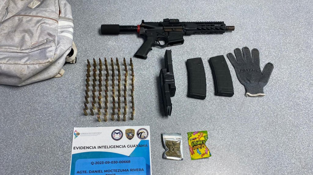  Ocupan un rifle, cargadores y marihuana en Guayama 