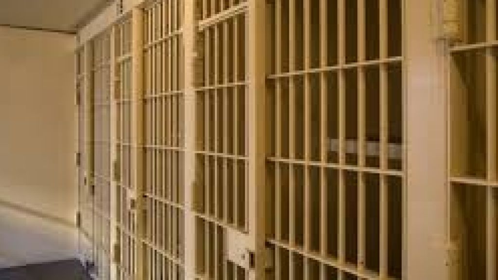  Radican cargos contra hombre imputado de escalamiento en escuela deSan Sebasti&aacute;n 