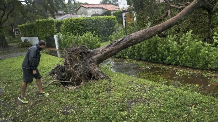 Florida espera la luz del dÃ­a para ver los daÃ±os causados por Irma
