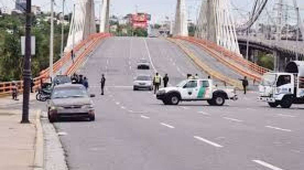  No hay planes de cambiar el toque de queda de 5:00 de la tarde a 6:00 de la mañana, dice Montalvo 