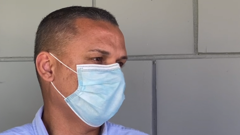  Enojado&lsquo;Titi&rsquo; Rodr&iacute;guez poractividad realizada en la madrugada por el candidato certificado como Alcalde de Gu&aacute;nica 