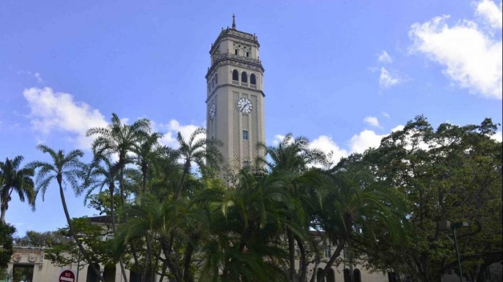  Asociaci&oacute;n Puertorrique&ntilde;a de Profesores Universitarios califica de ilegal el contrato del Presidente de la UPR 