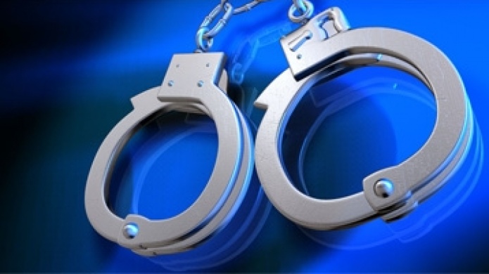 Arrestan guardia penal  por mostrar su pene a menor en un supermercado