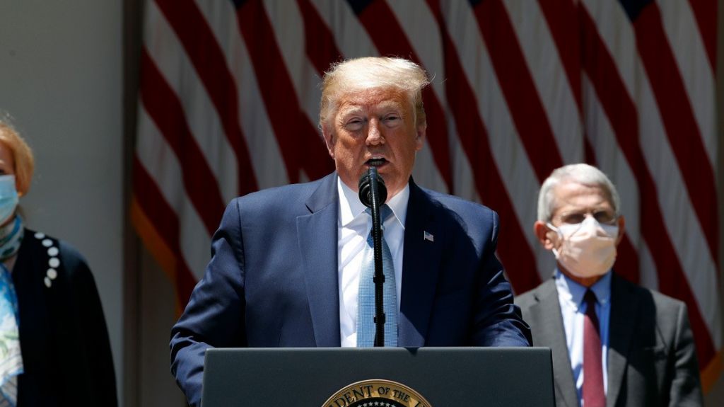  Trump anuncia una asociaci&oacute;n p&uacute;blico-privada para desarrollar la vacuna contra el coronavirus "para fin de a&ntilde;o, si podemos" 