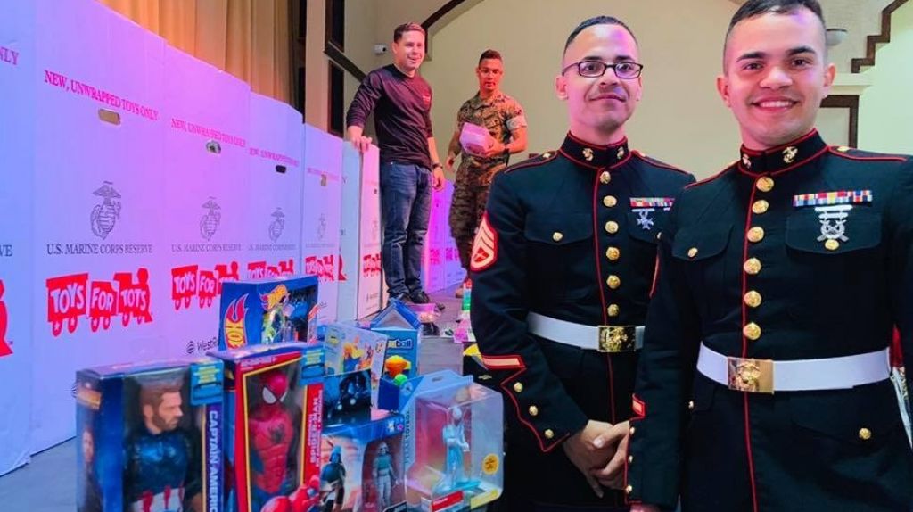  Mil ni&ntilde;os de Vega Baja reciben al proyecto Toys For Tots de US Marine 