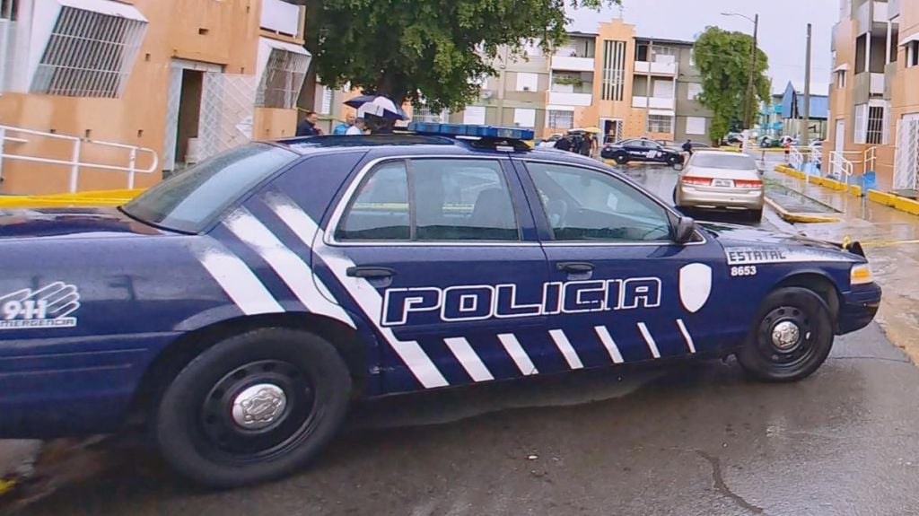  Fotos: Identifican hombre asesinado ayer en residencial de Mayagüez 