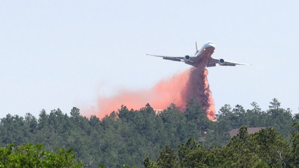  La costa oeste de EE.UU. se mantiene bajo alerta por incendios forestales 