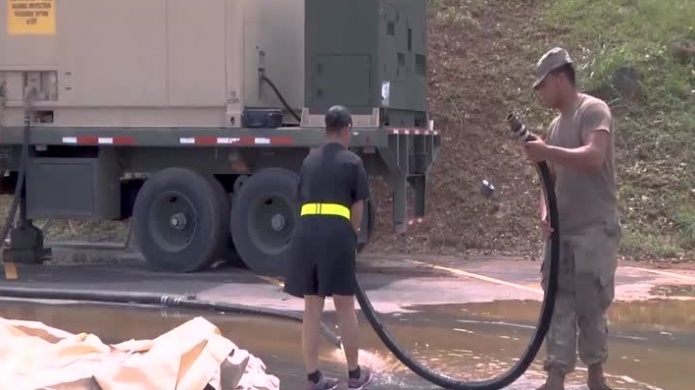  Video: Vea como los militares purifican el agua y la distribuyen a residentes de Jayuya 