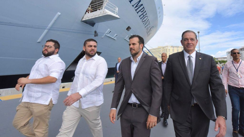  Gobernador recibe al crucero m&aacute;s grande del mundo en la capital 