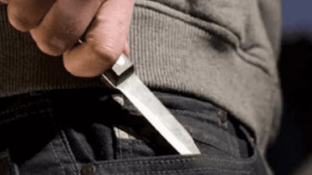  Adolescente de 15 a&ntilde;os ataca a su padre con un cuchillo en Levittown 