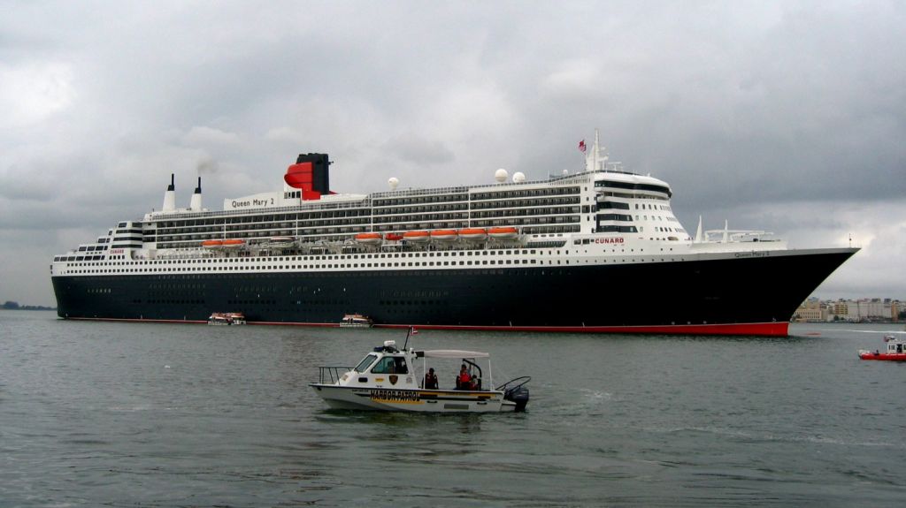  Guardia Costera rescata a hombre en barco crucero a 75 millas norte San Juan 