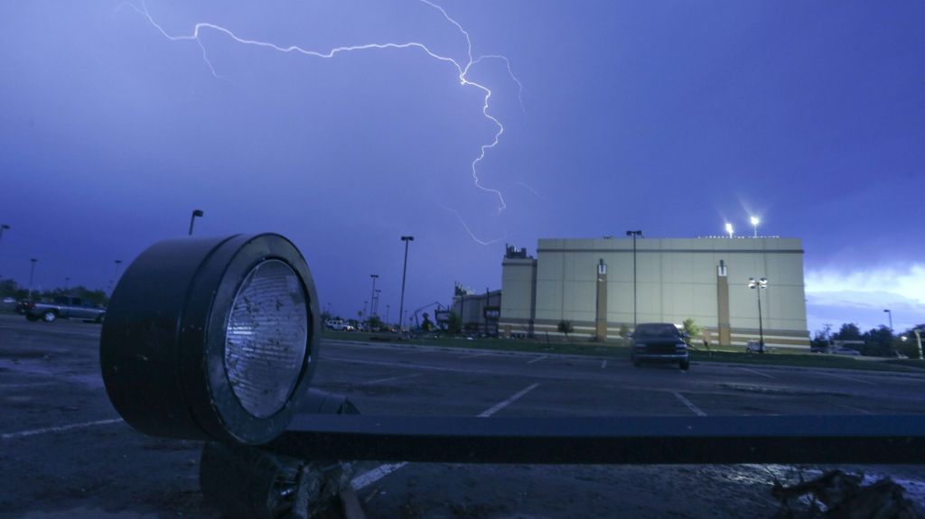  Ocho personas heridas, una de gravedad, por un rayo en una playa de Florida 