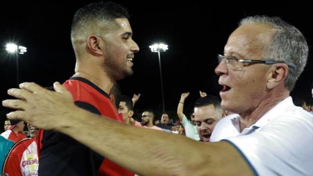 Cayey celebra r&eacute;cord del &ldquo;Lobo&rdquo; Cabrera en la pelota Doble A 