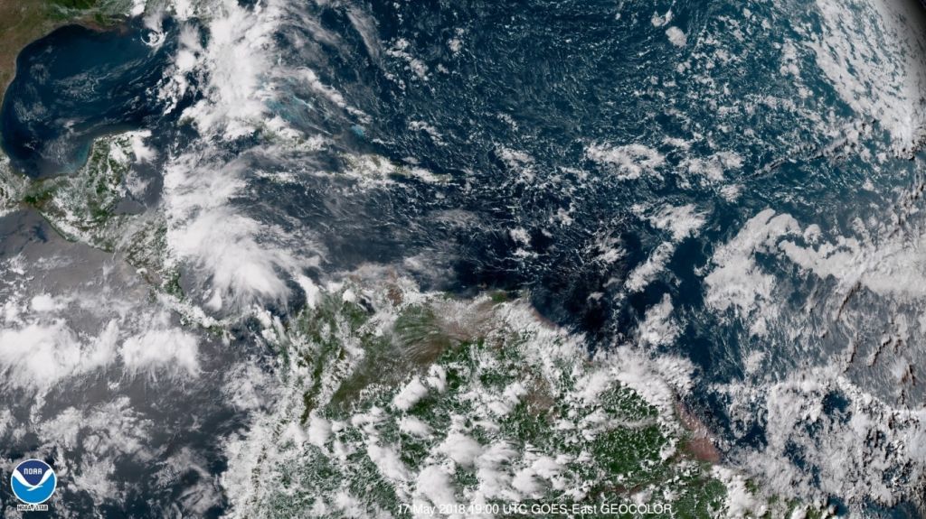  Grupos dispersos de nubosidad generan tiempo variable a trav&eacute;s de las islas 