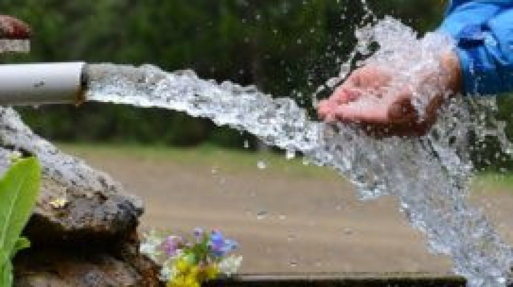  Camiones cisterna llevan agua a residentes y comerciantes de Las Croabas 