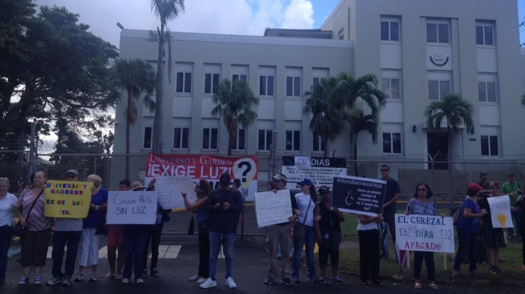  Representantes de 16 urbanizaciones protestan frente a Cuerpo de Ingenieros 