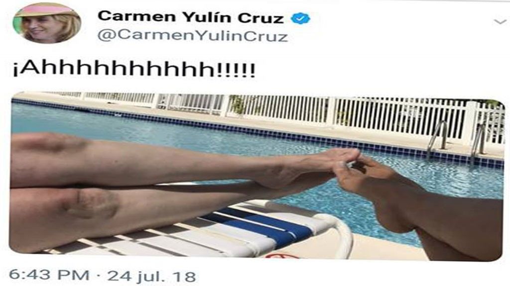  Yulin &ldquo;Frontea: en Twitter de su compa&ntilde;&iacute;a en una piscina 