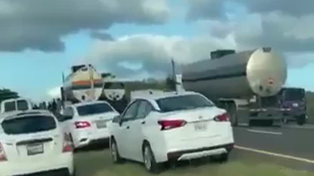 Video: Transportistas con &ldquo;Guille de terroristas&rdquo; atacan camiones que transportaban gasolina en Ponce 