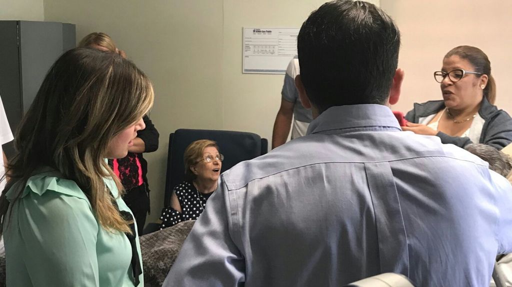  Alcalde de Humacao se restablece y recibe la visita del Gobernador y la Primera Dama 