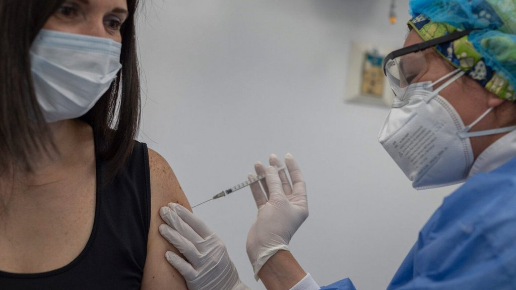  Fajardo cambia ubicaci&oacute;n de su centro de vacunaci&oacute;n contra Covid-19 