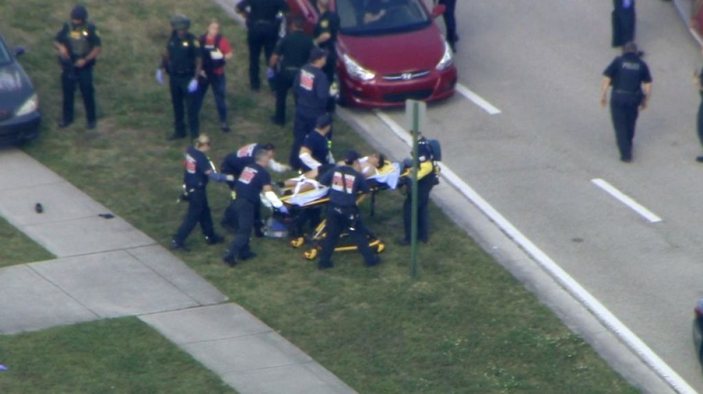  FUERTES IM&Aacute;GENES desde el interior de la escuela de Florida donde se produjo el tiroteo masivo 