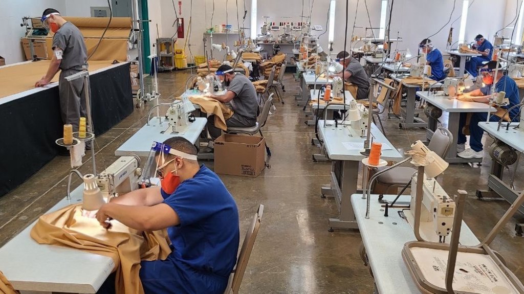  Confinados producen sus uniformes y mattress 