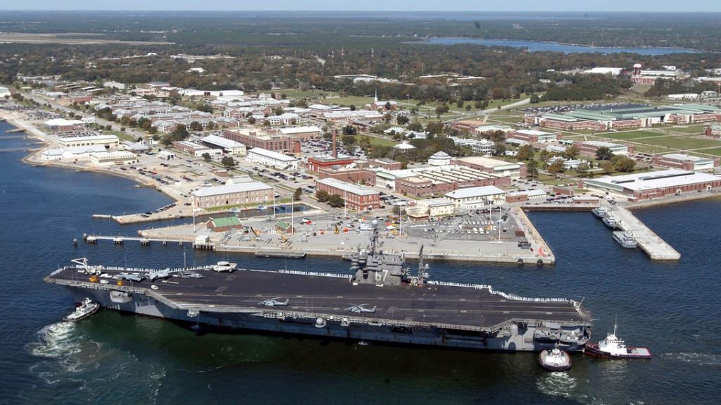  Al menos 3 muertos, incluido el atacante, y 11 heridos en un tiroteo en una base a&eacute;rea naval en Florida 