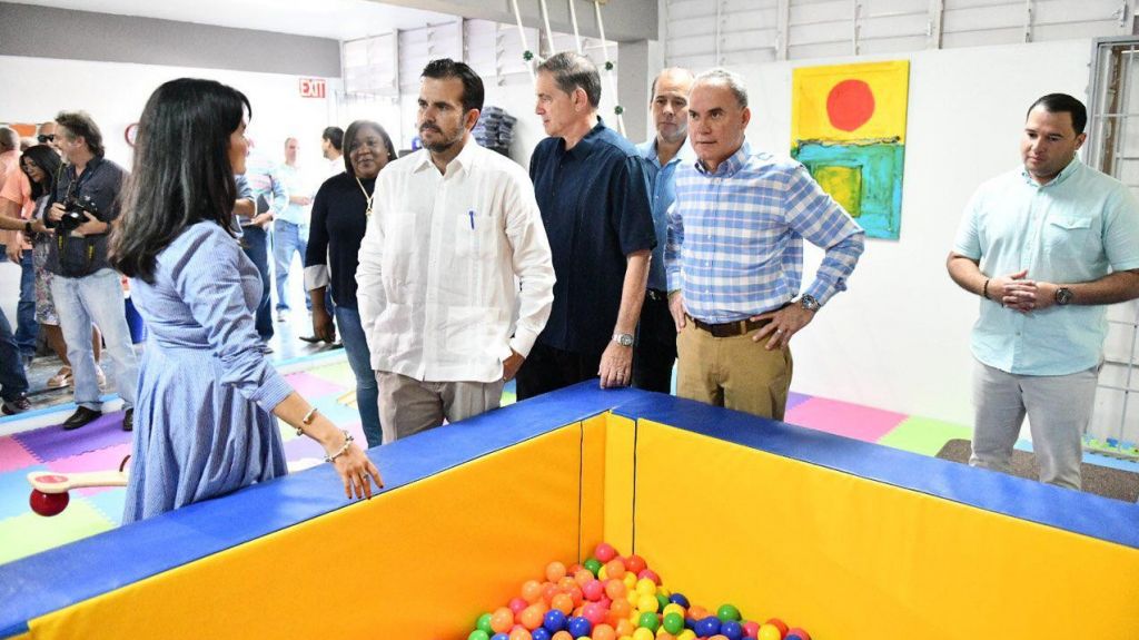  Mas de 200 escuelas cerradas han sido traspasadas al d&iacute;a de hoy seg&uacute;n el gobernador 