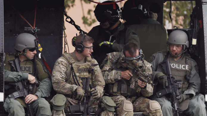 Trump planea restaurar el programa de suministro de equipo militar a la PolicÃ­a