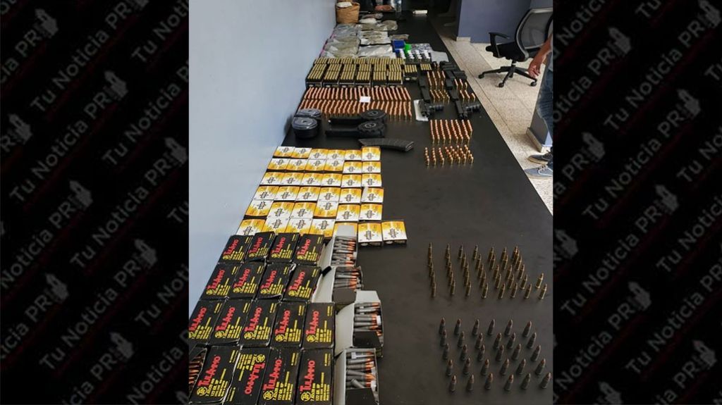  Ocupan armas, drogas y arrestan a dos en medio de allanamiento en Llorens Torress 