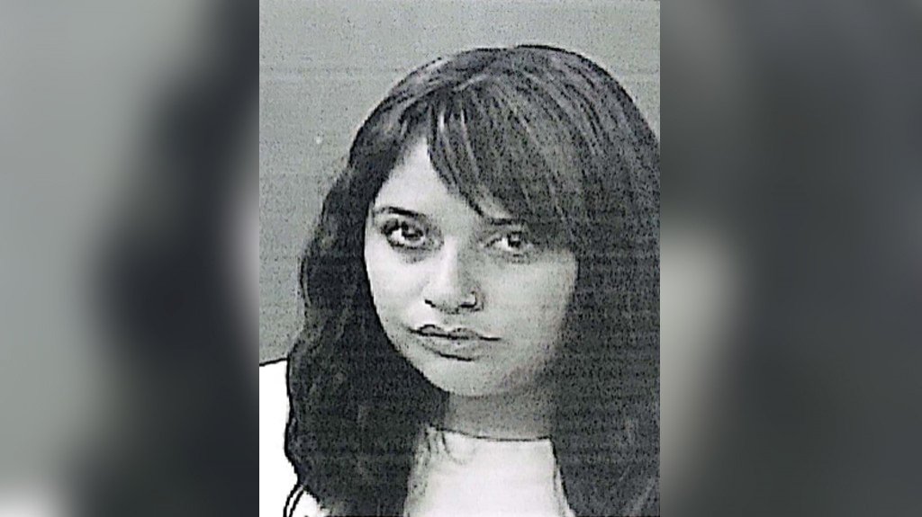  Mujer de 21 años enfrenta cargos por disparar contra una residencia en Aguadilla 