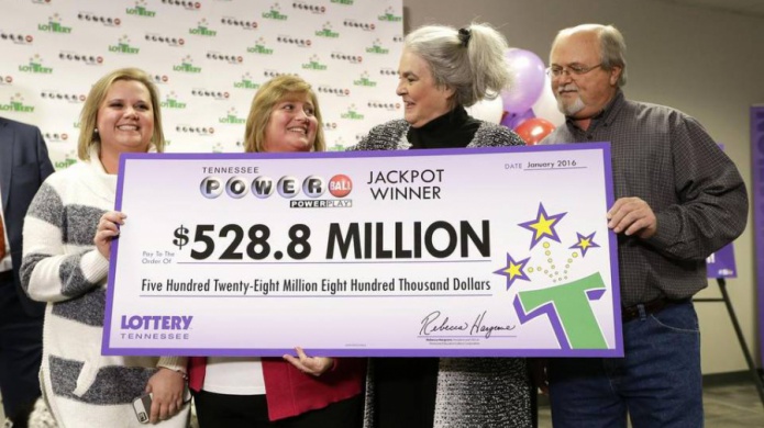 Supervisor de almacenes reclama un tercio de los $1,600 millones del Powerball