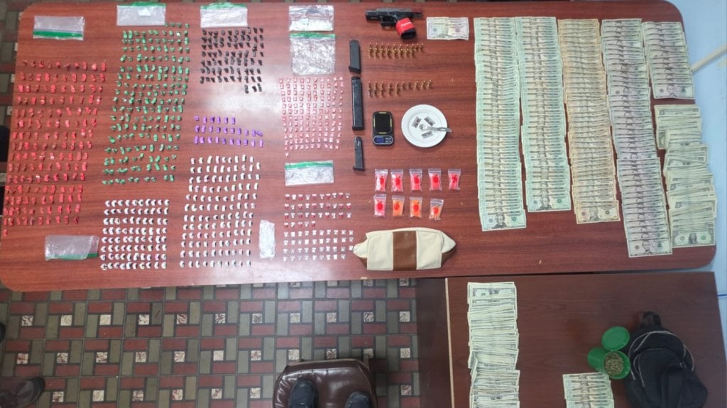  Video: Arrestos por drogas y armas en las áreas policiacas de Guayama, Mayagüez, Aibonito, Ponce y Aguadilla 