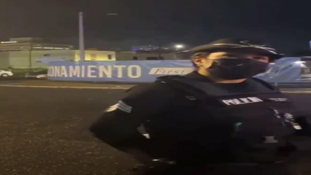  En video un comerciante irresponsable de la placita de Santurce pide que dejen que se estacionen algarete 