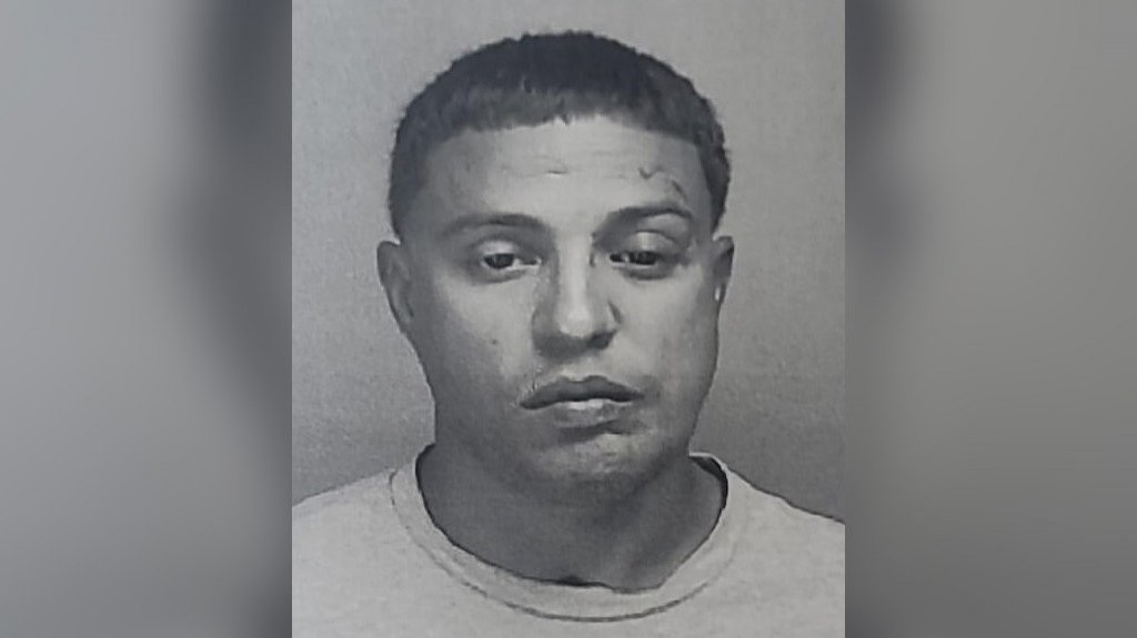  Arrestan a hombre por violar orden de protecci&oacute;n en Bayam&oacute;n 