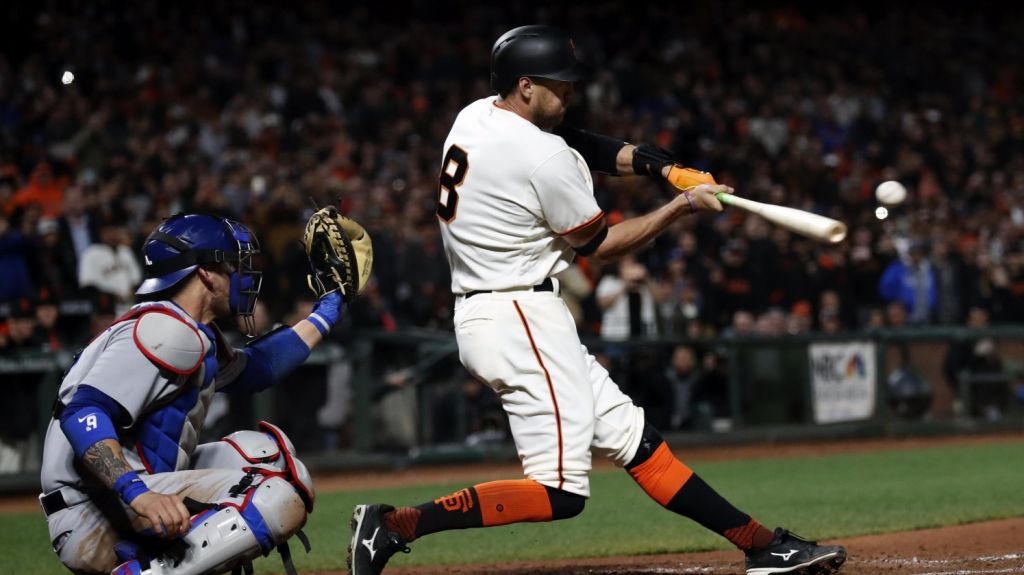  Pence pega doble y sella la victoria de los Gigantes 