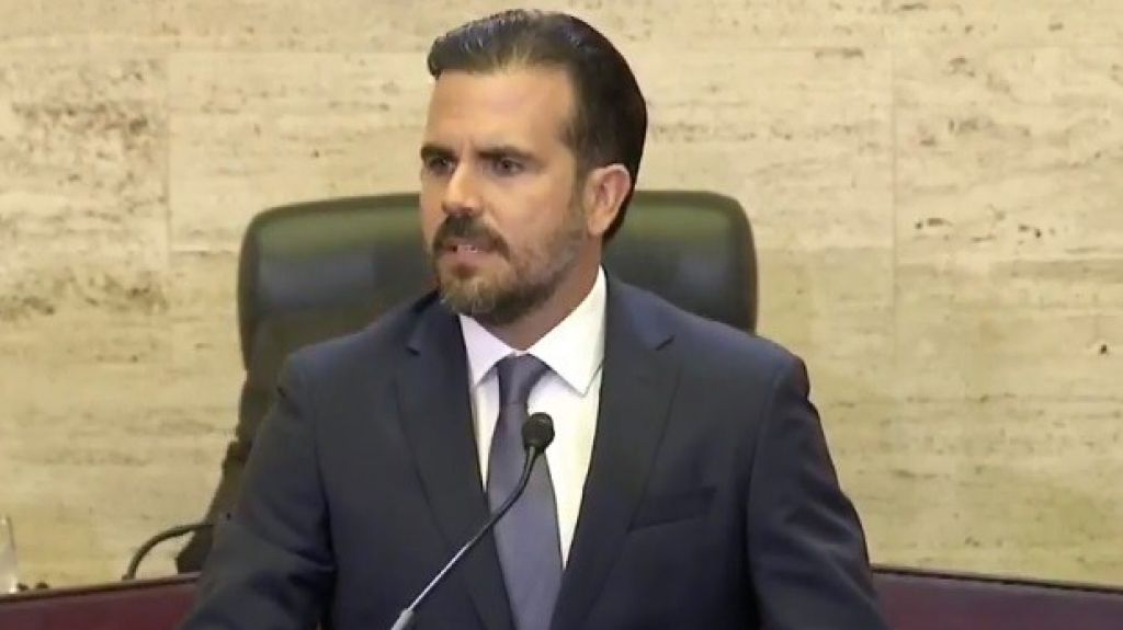  Gobernador comienza su mensaje admitiendo errores y advierte que cometer&aacute; m&aacute;s 