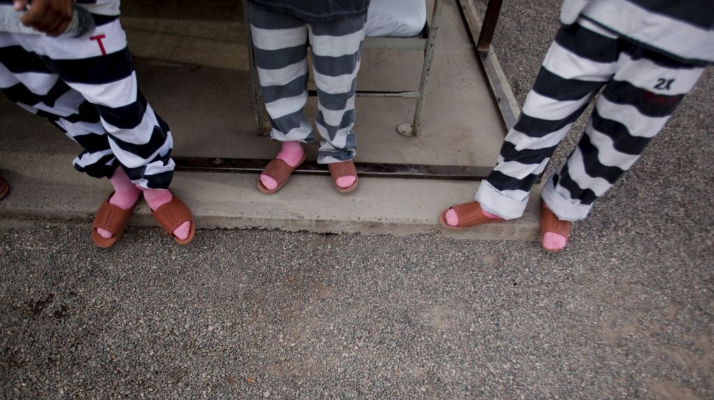  Familiares denuncian aumento de casos de COVID-19 entre inmigrantes detenidos 