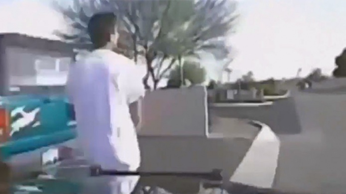 Impactante video: Un coche de policÃ­a de EE.UU. embiste brutalmente a un sospechoso