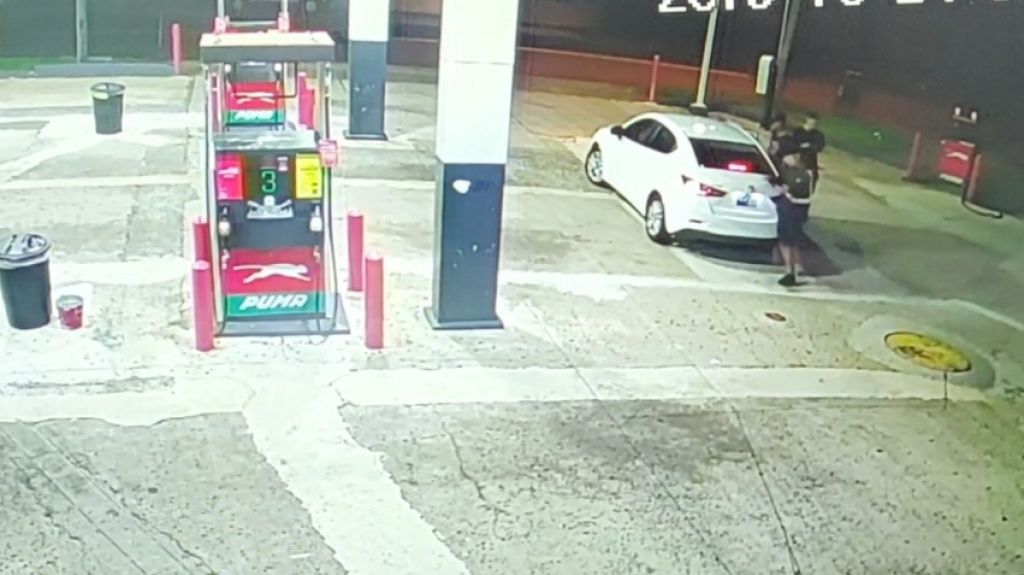  Video: Se buscan sospechosos de cometer carjacking a conductor de uber 