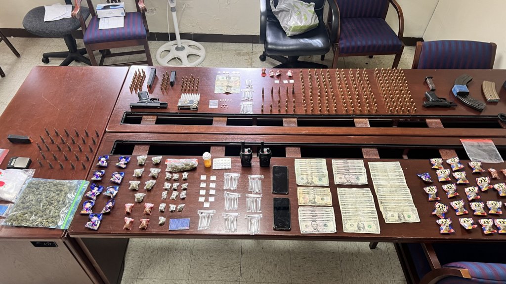  Fotos: Varios arrestados durante allanamiento en San Lorenzo 