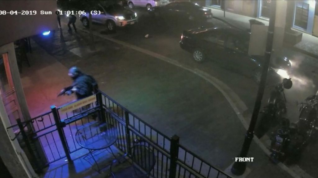  VIDEO: Momento exacto en que es abatido el tirador de Dayton, que dej&oacute; 9 muertos y decenas de heridos 