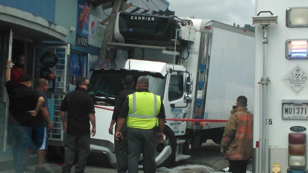  Video: Accidente con cami&oacute;n en Caguas deja una persona con heridas leves 
