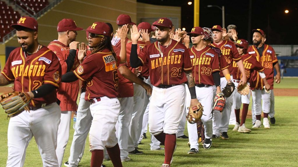  Mayagüez desata su poderío ofensivo ante Santurce para igualar la serie final 