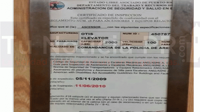 Se Juegan la Vida PolicÃ­as y Civiles  en el Ascensor de la Comandancia de Arecibo 
