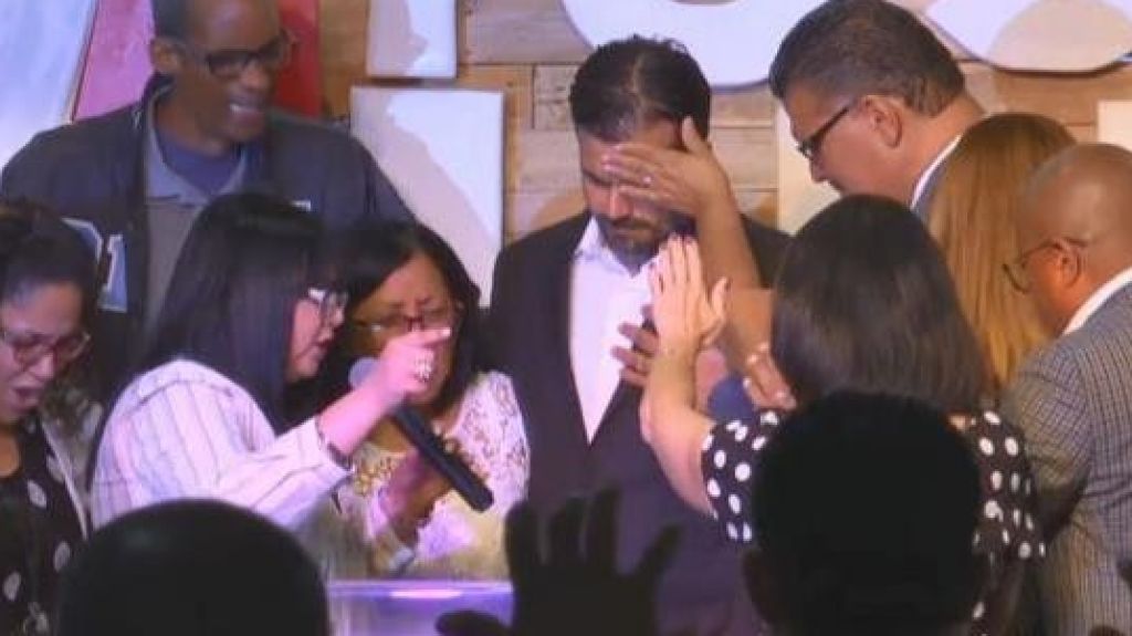  Video: Oran por el gobernador Ricardo Rossell&oacute; en iglesia de San Juan 