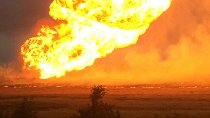 EE.UU.: Incendio masivo en Texas tras explosiÃ³n en un gasoducto