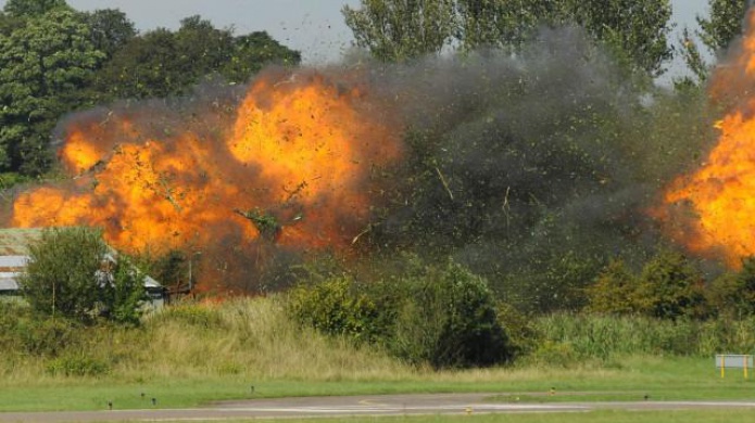 PodrÃ­an llegar a 20 los muertos por aviÃ³n de exhibiciÃ³n que se estrellÃ³ en carretera en Inglaterra