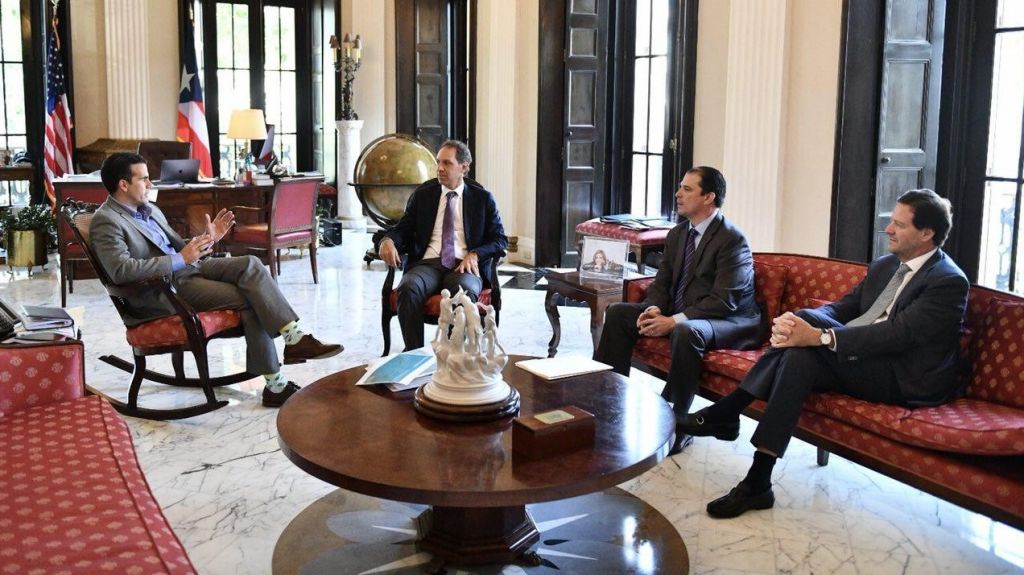  Rossell&oacute; Nevares y ejecutivos de Am&eacute;rica M&oacute;vil discuten inversi&oacute;n millonaria en telecomunicaciones para Puerto Rico 