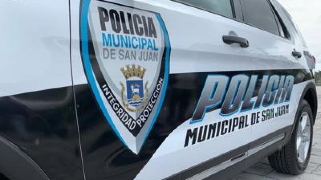  Conductor perseguido por polic&iacute;as municipales de San Juan choca cinco carros antes de ser detenido y provoca cierre de la avenida Roosevelt 